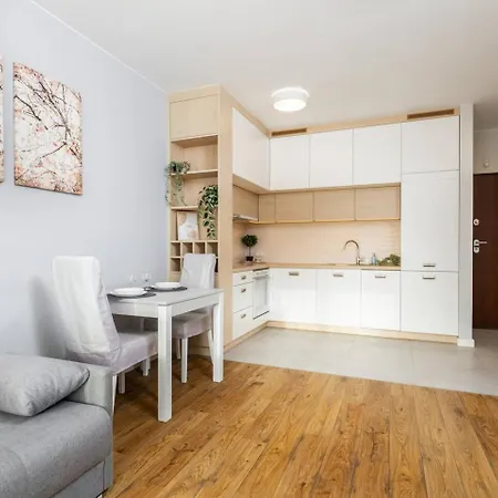 Apartment Sunlit Wola