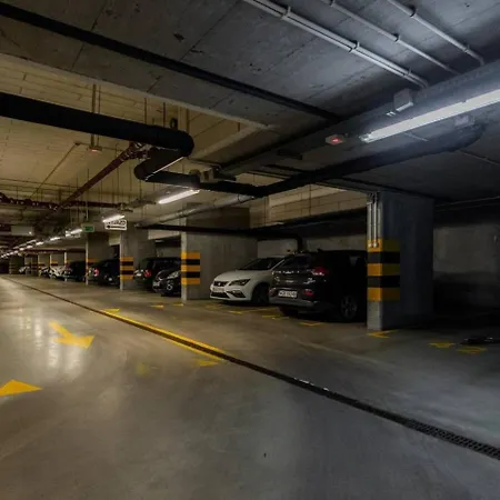 Sunlit Wola Business Center *