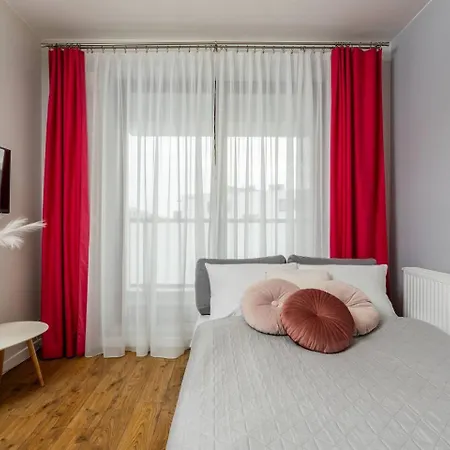 Sunlit Wola Apartment *
