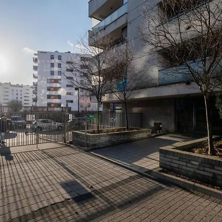 Apartment Sunlit Wola