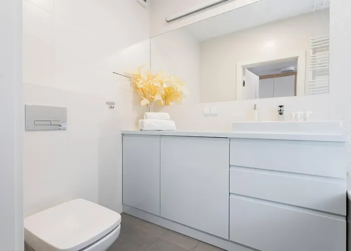 Sunlit Wola Business Center Apartament