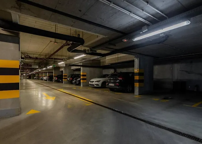 Sunlit Wola Business Center *