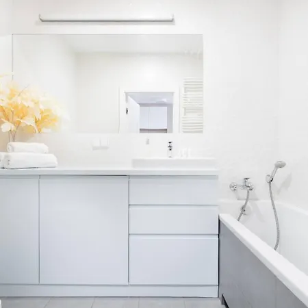 Sunlit Wola Business Center Appartement Varsovie