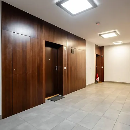 Sunlit Wola Business Center Appartement